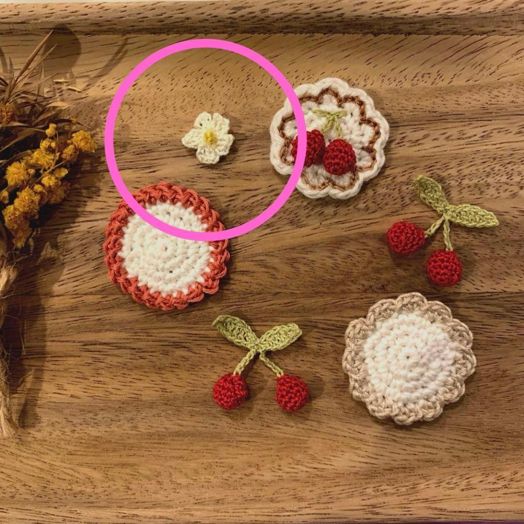 【ローズマリー様】レースモチーフ編み　かぎ編み　ワッペン　ベビークリップ