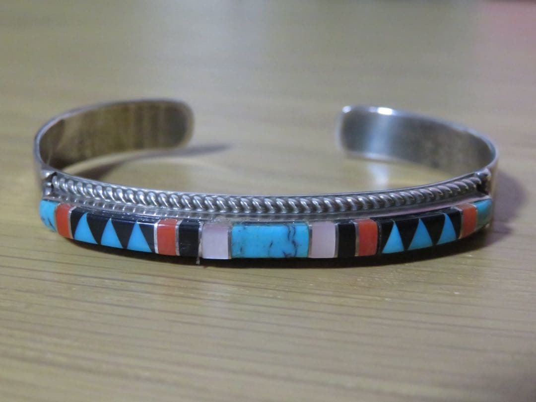 マルチストーンインレイバングル