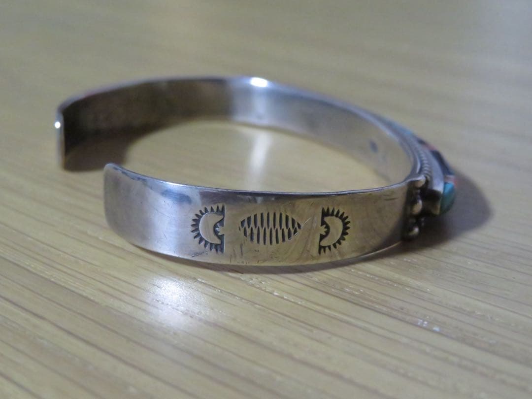 マルチストーンインレイバングル