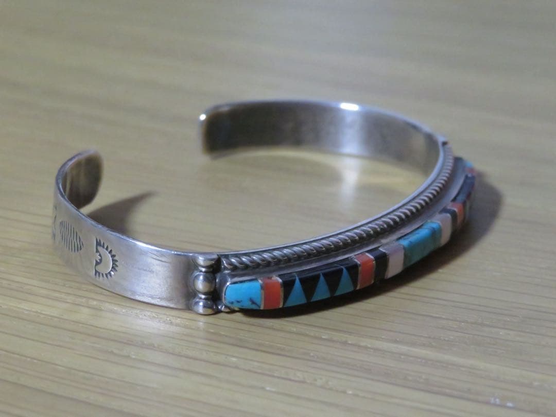 マルチストーンインレイバングル