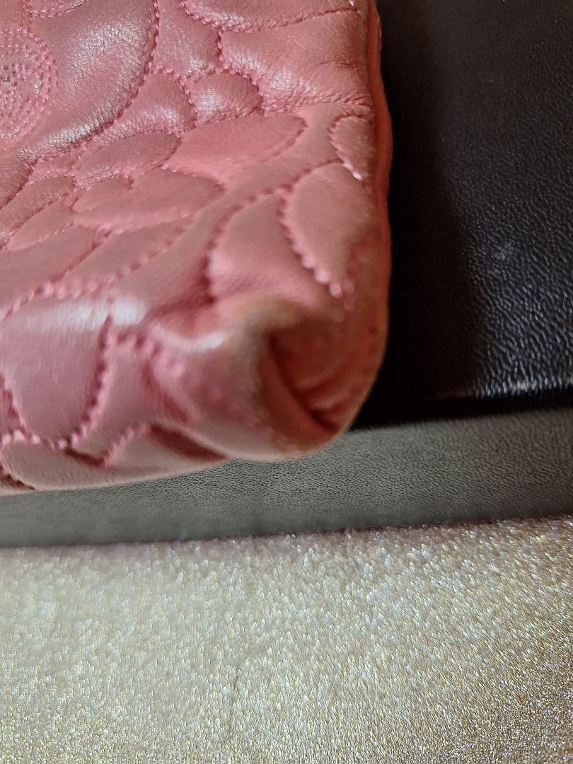 CHANEL ピンク フラワーエンボス ポーチ