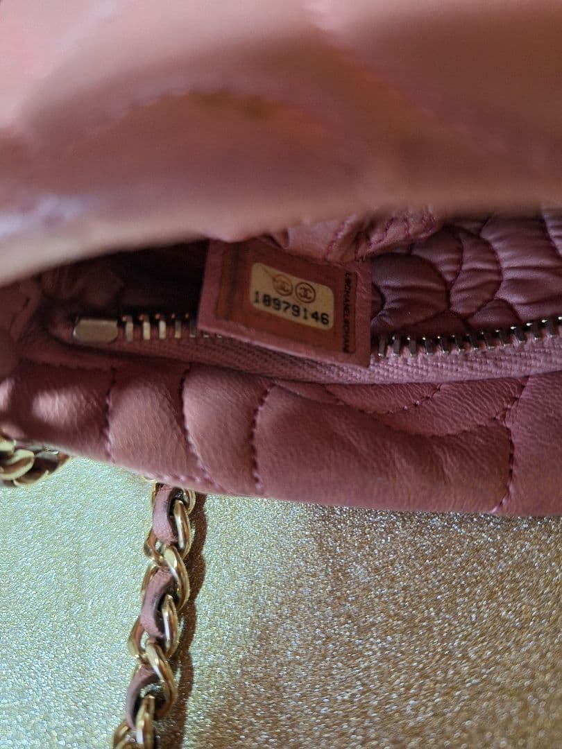 CHANEL ピンク フラワーエンボス ポーチ