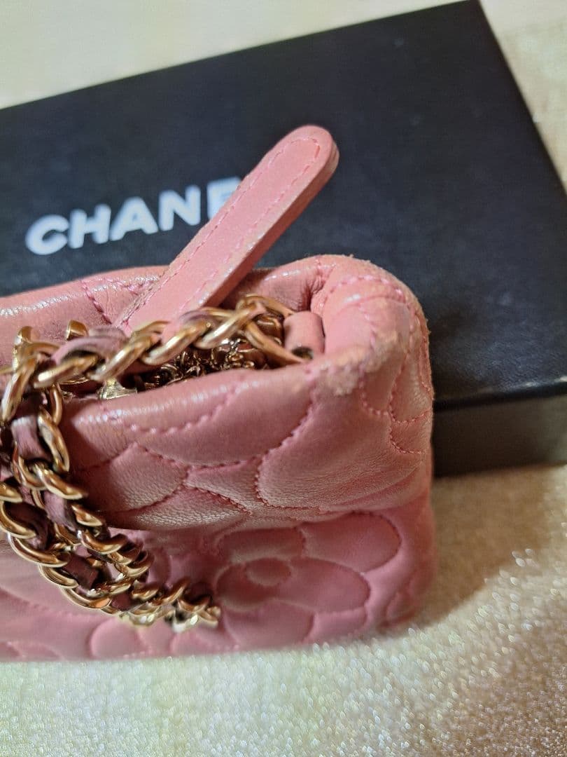CHANEL ピンク フラワーエンボス ポーチ