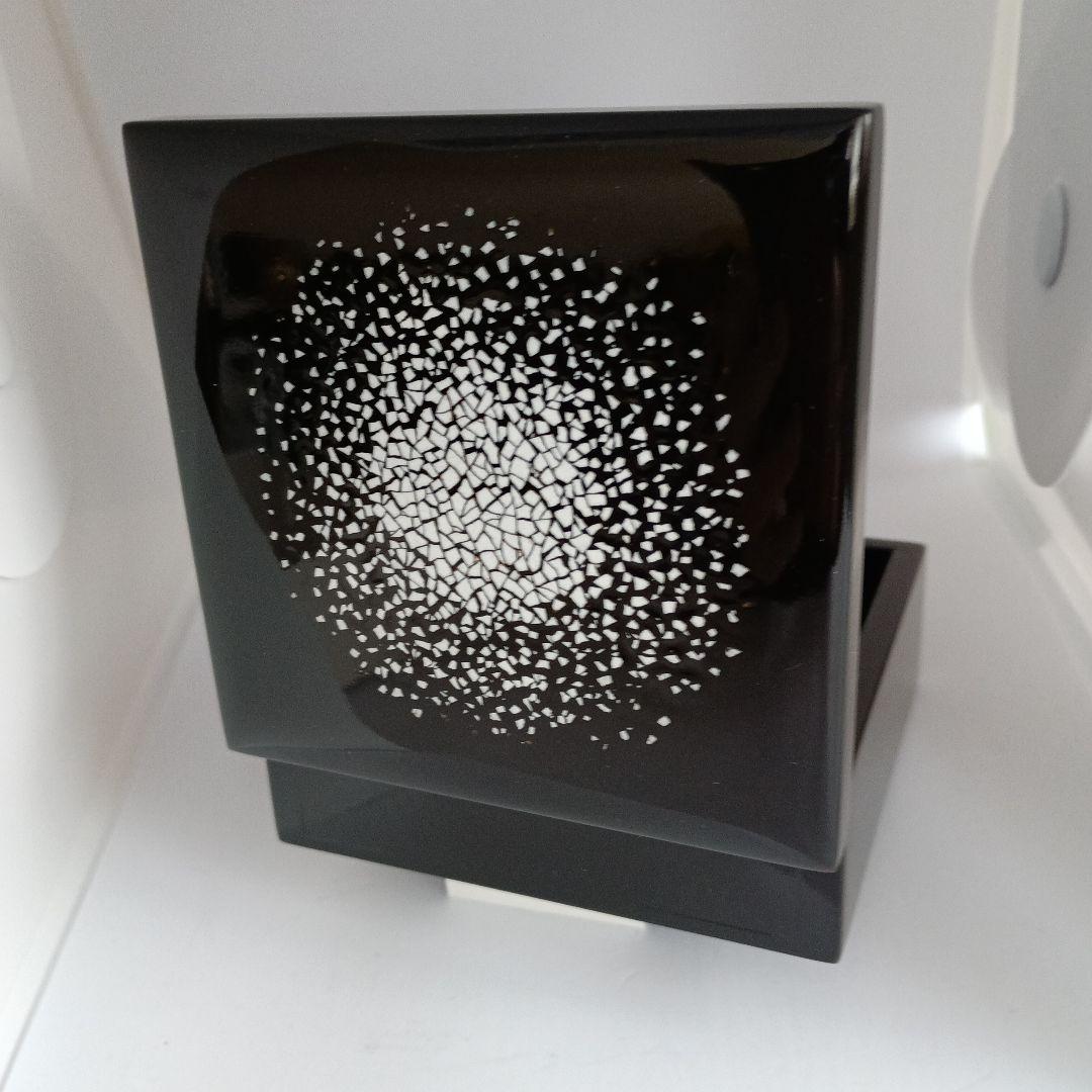 ベトナム共産党書記長：公賓訪日記念品 （ベトナム漆工芸　小物入れ、 装飾模様）