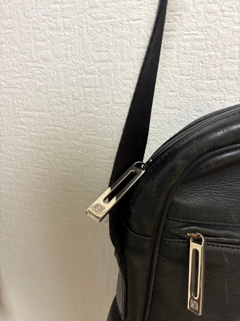 LOEWE レザーメッセンジャーバッグ