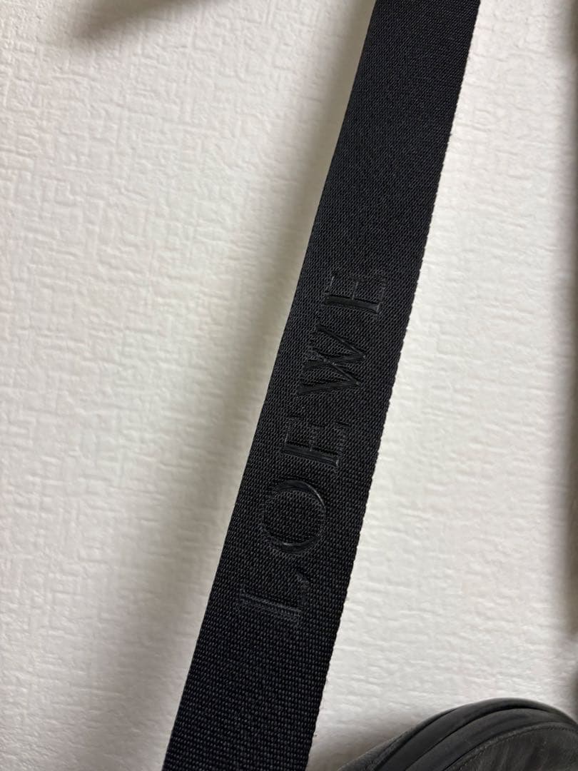 LOEWE レザーメッセンジャーバッグ