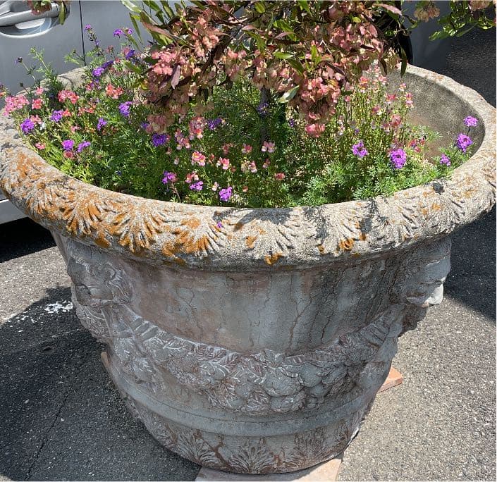 イタリア製のアンティークの鉢です