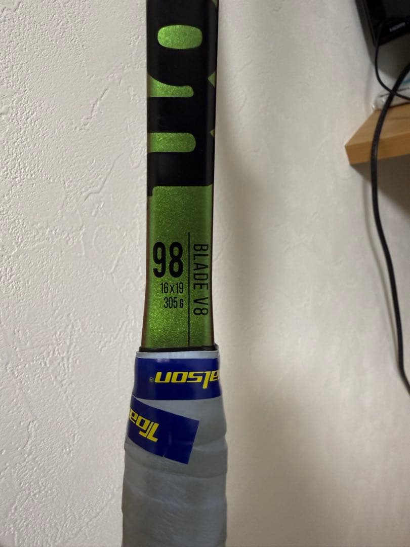 Wilson BLADE V8 98 305g 16×19 gサイズ3