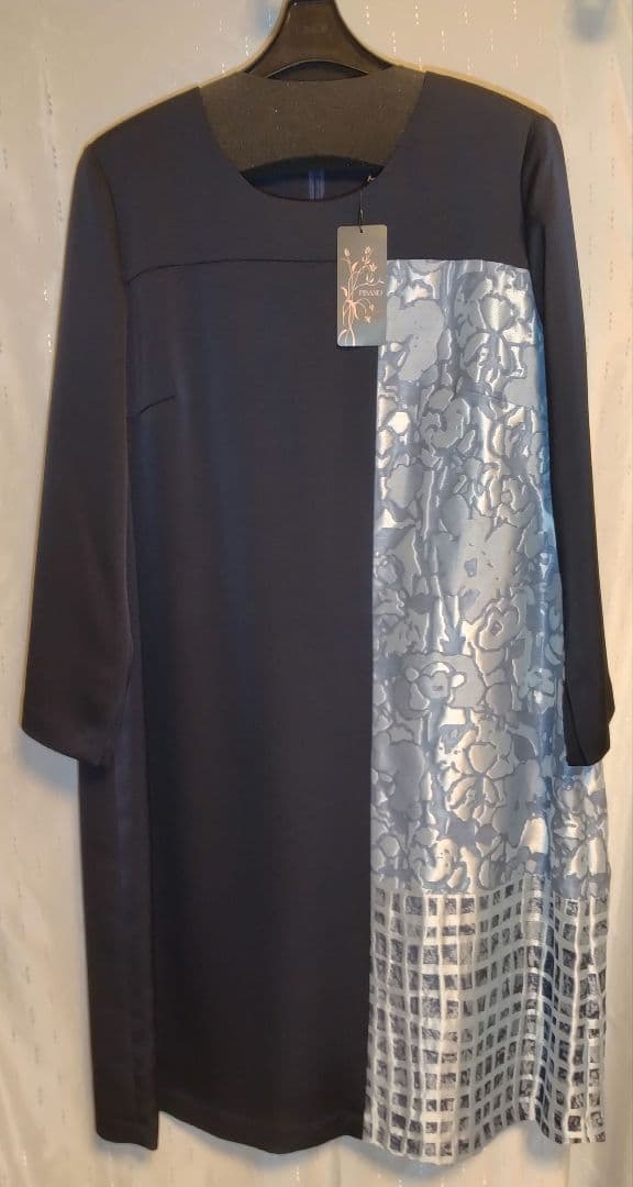 ピサーノ ワンピース 紺×シルバーの花柄 新品タグあり 未着用