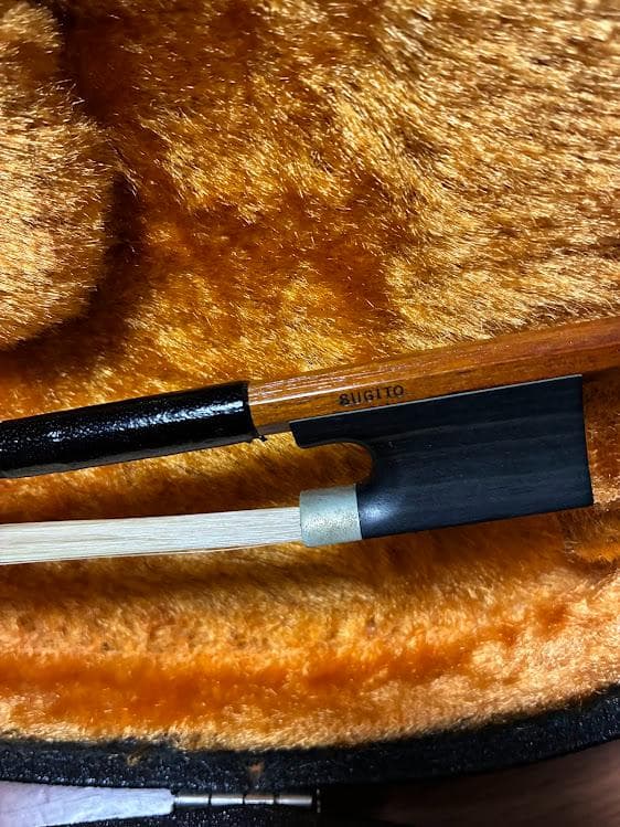 スズキ バイオリン☆ sugito 弓☆ケース・肩当て付き　あきのしん