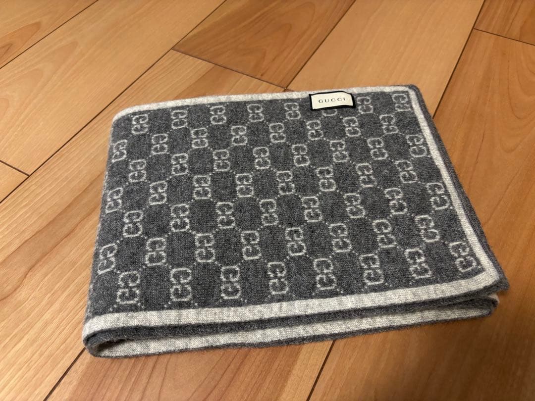 【値下げ】GUCCI ロゴマフラー グレー/アイボリー