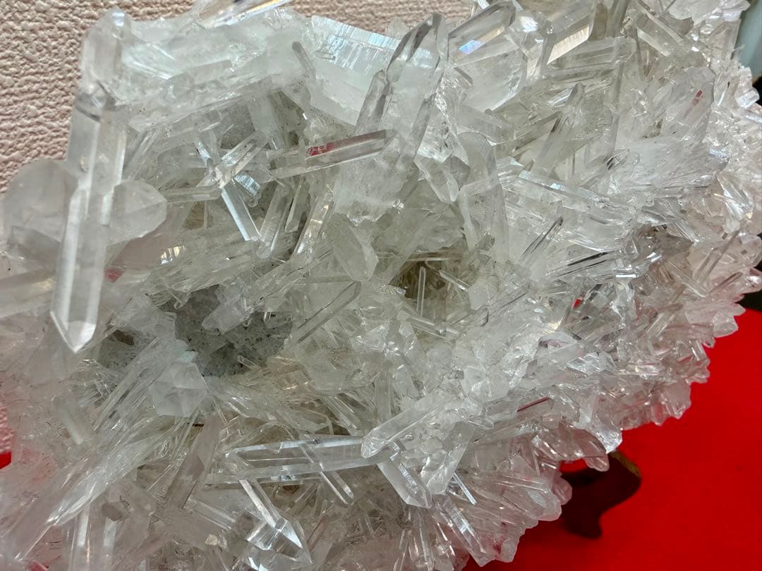 特大水晶クラスター　原石置物　台座付き