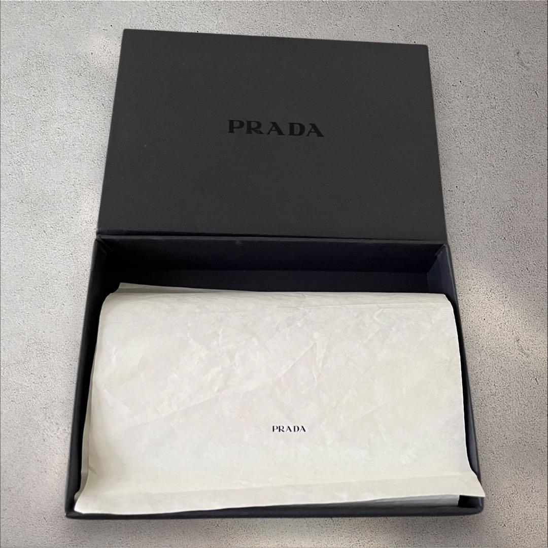 PRADA キーケース 箱付き ブラック 高級感 美品