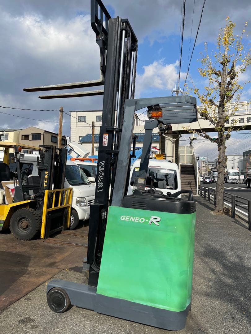 2024年トヨタリーチバッテリーフォークリフト 稼働時間少ない1600時間