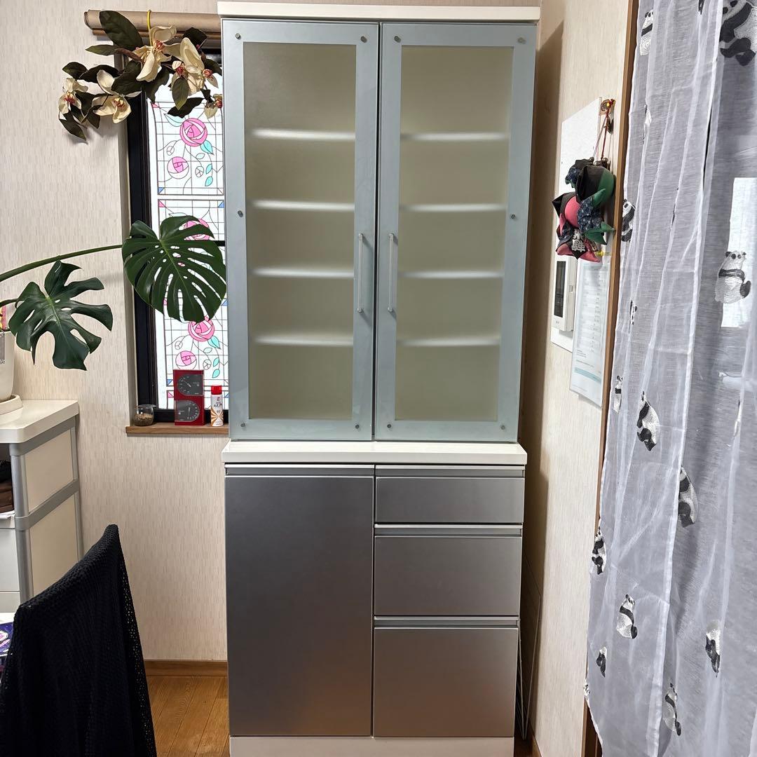 MEGUシルバー・ホワイト 食器棚 ガラス扉付き