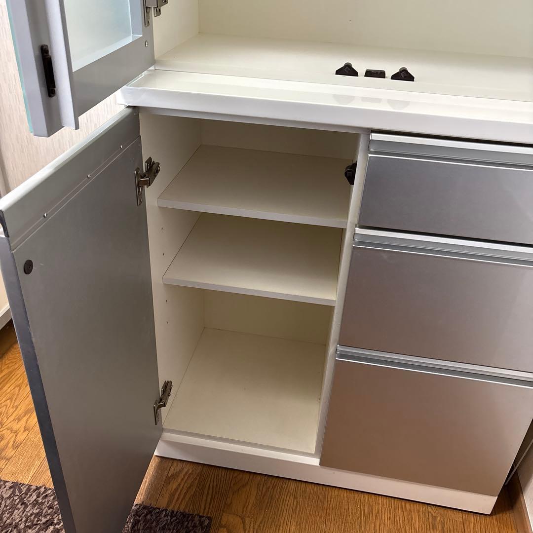 MEGUシルバー・ホワイト 食器棚 ガラス扉付き