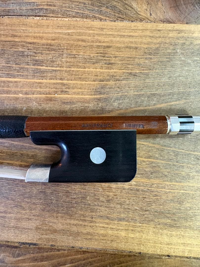 チェロ 弓　Ary France CPI Meister３ヶ月のみ使用　ケース付