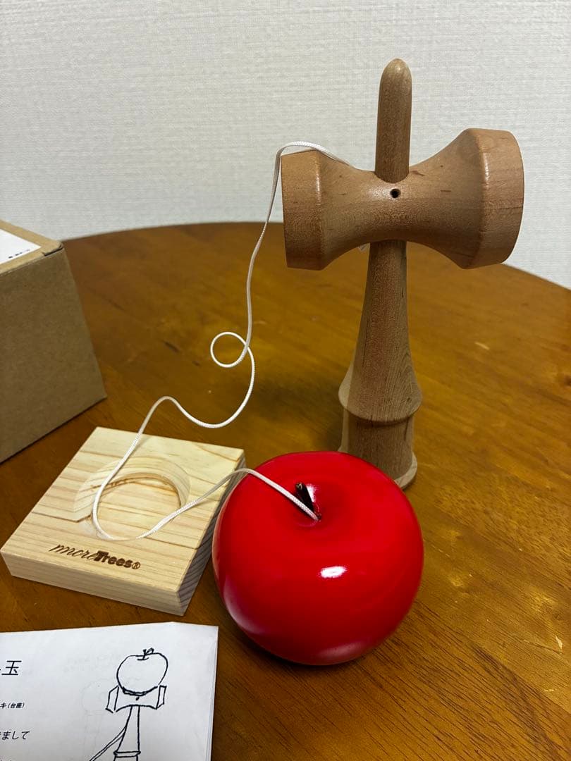 more Trees りんごのけん玉　　坂本龍一　　現代アーティスト鈴木康広