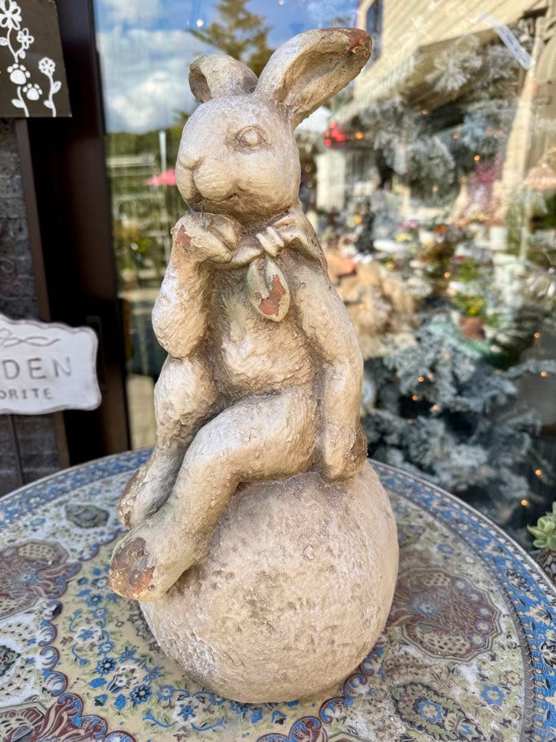 ウサギのオーナメント　ガーデンオブジェ　アンティーク調　置物