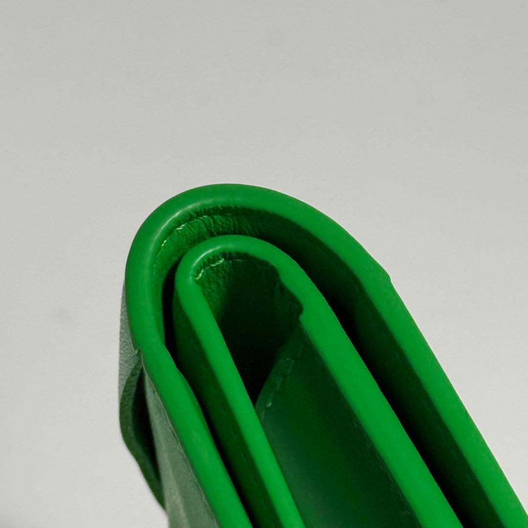 未使用級✨ボッテガヴェネタ　カセットイントレチャート二つ折りウォレット