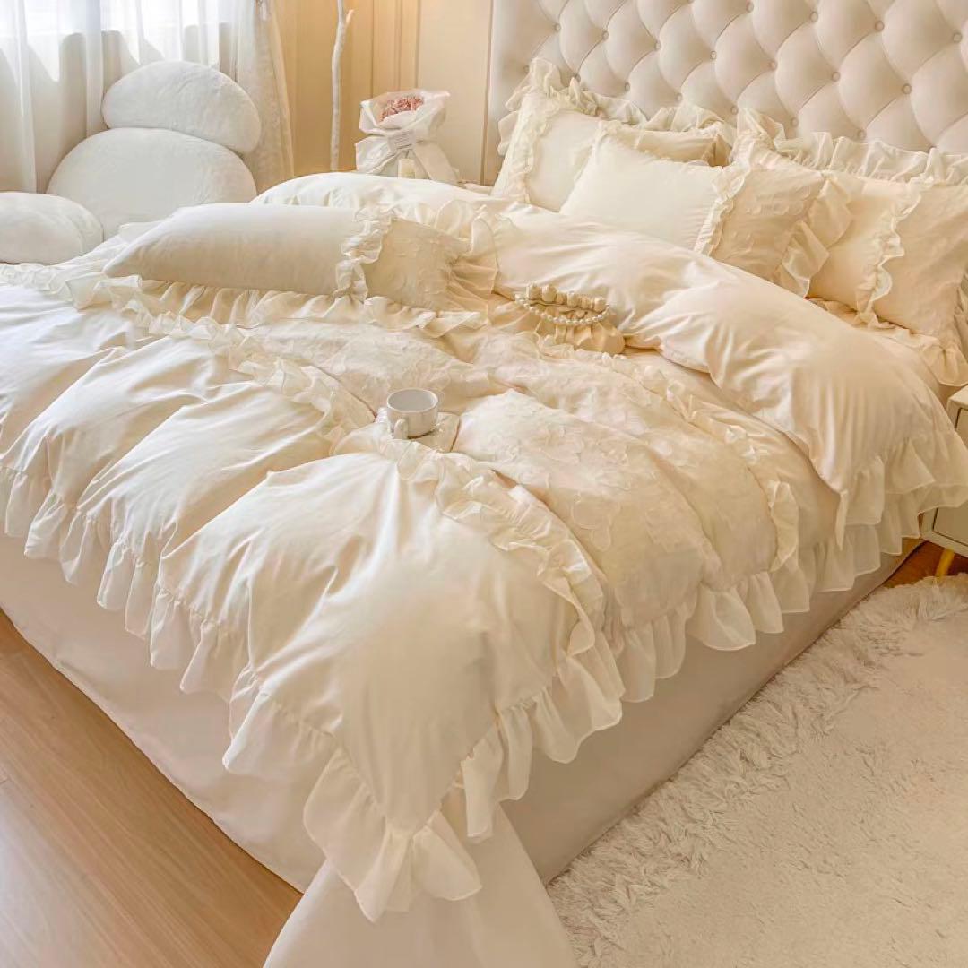 ホワイト フリル付き クイーンカバーセット