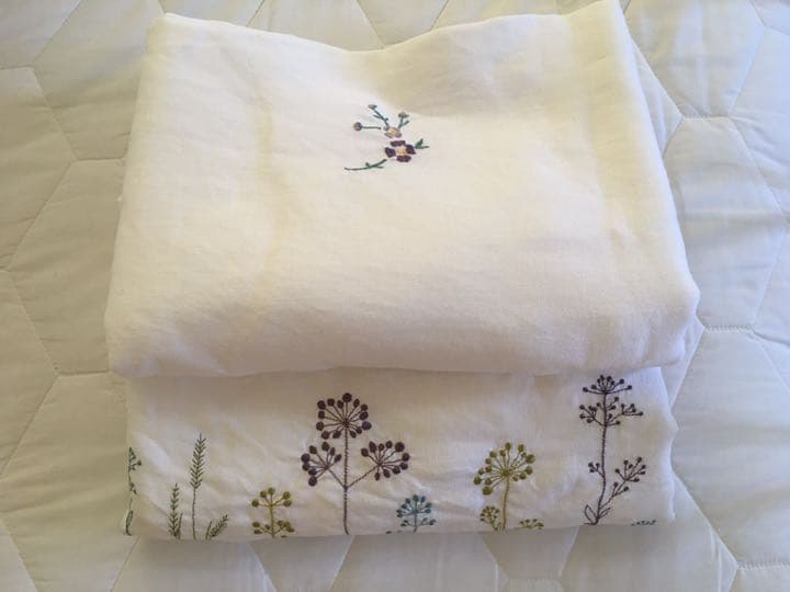 フレンチリネン刺繍のマルチカバー・ソファーカバー