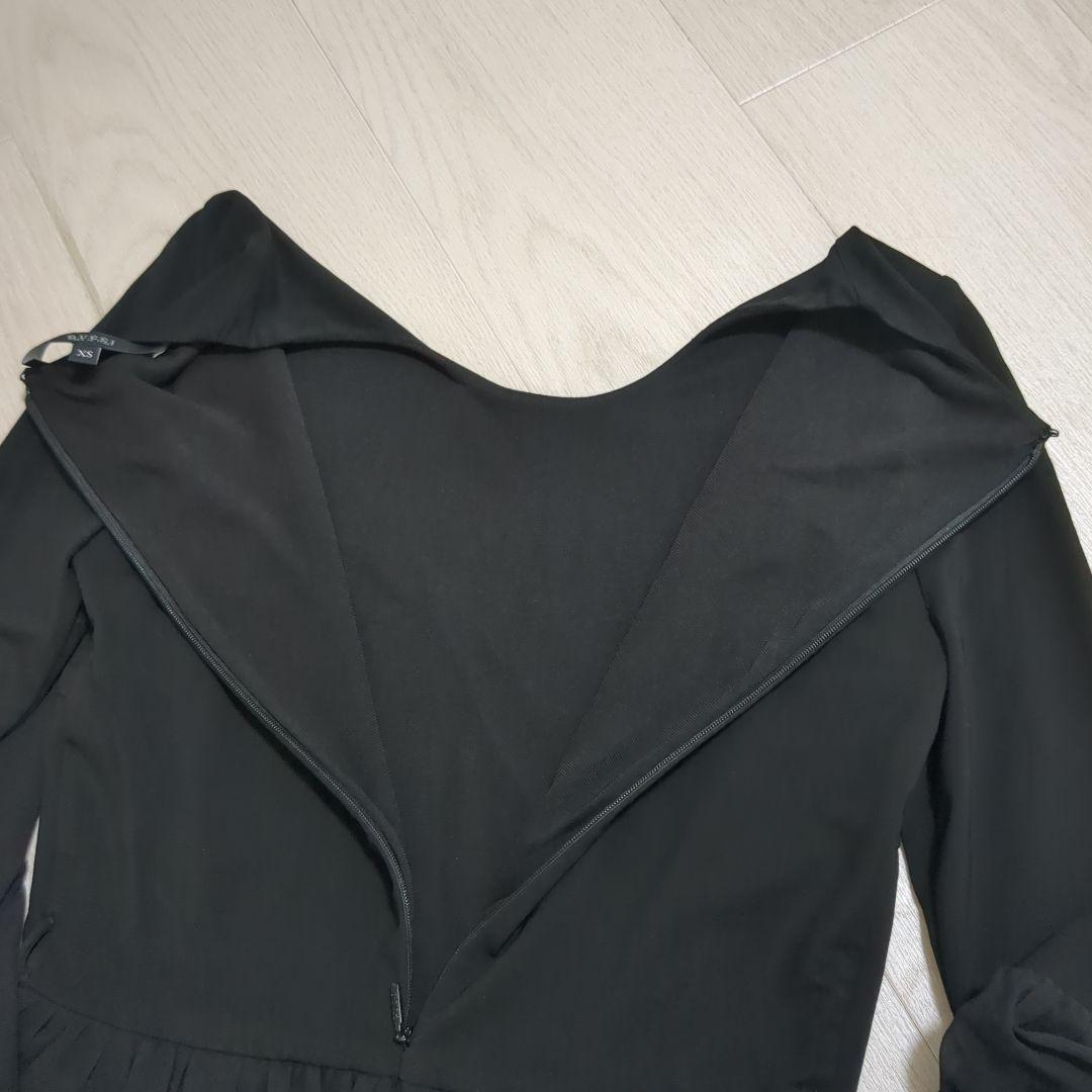 【美品】GUCCI 膝丈ワンピース ベルト付き ブラック　XS　細身