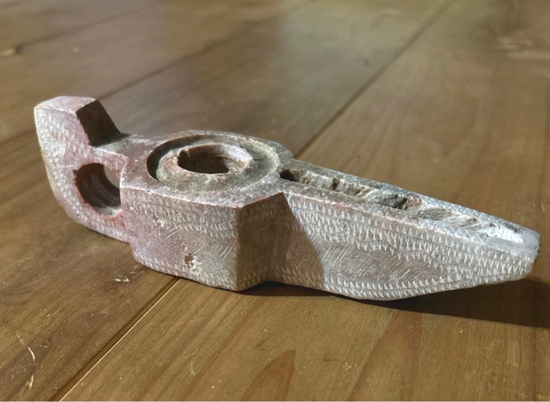 古代　線状模様　手彫り　石製　オイルランプ　アラベスク