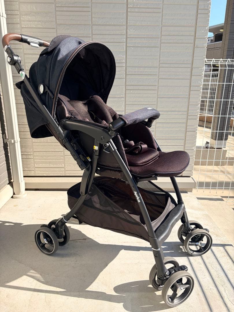 アップリカ　ラクーナクッションフリープラス　AB ベビーカー　4輪