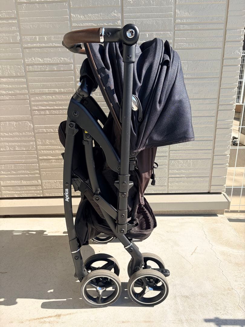 アップリカ　ラクーナクッションフリープラス　AB ベビーカー　4輪