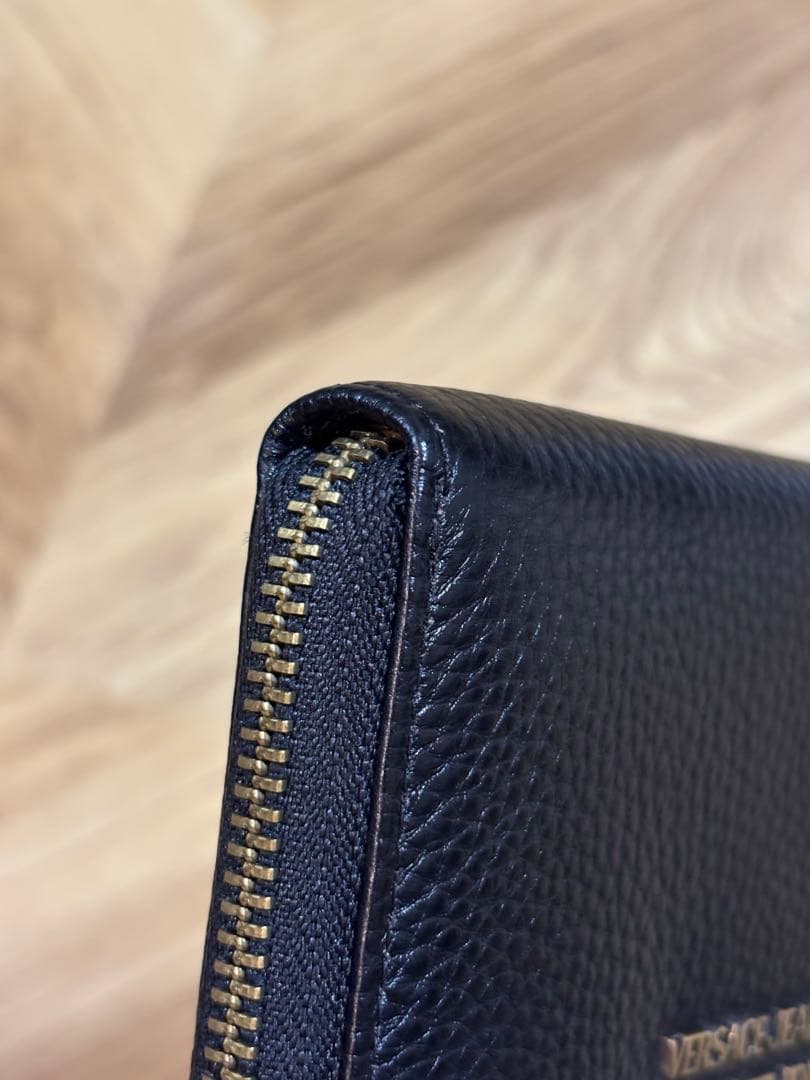 【極美品】ヴェルサーチ ジーンズ クチュール コンパクトウォレット シボ革