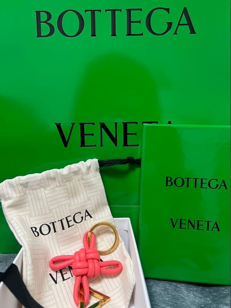 【希少‼️】BOTTEGA VENETA ダブルノット キーリング ピンク