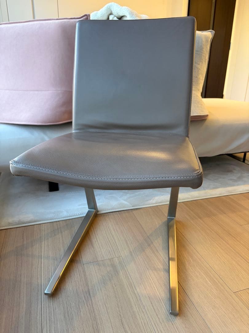 ボーコンセプト　ダイニングチェア①