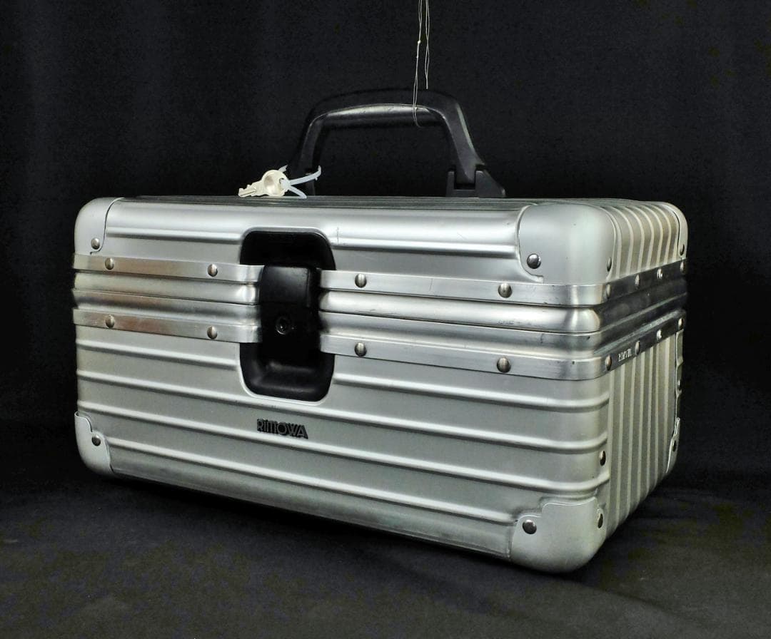 リモワ 廃番956.38『Savannah』アルミ・ビューティケース 鍵付・安全