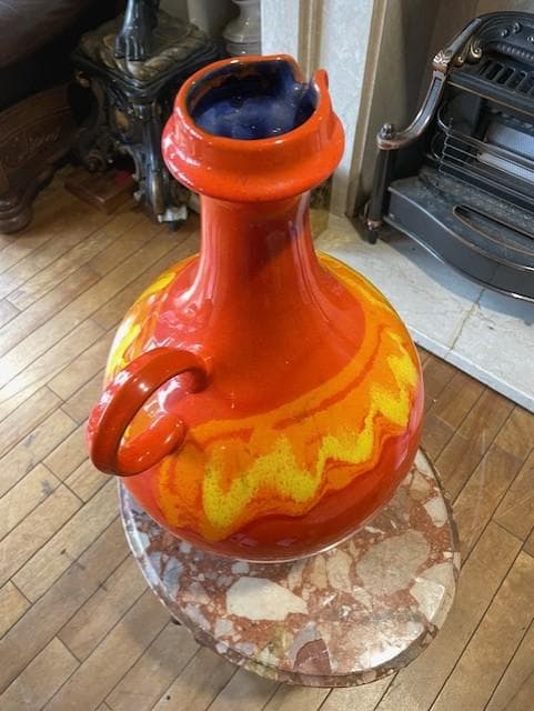 陶器製のユニークな装飾品