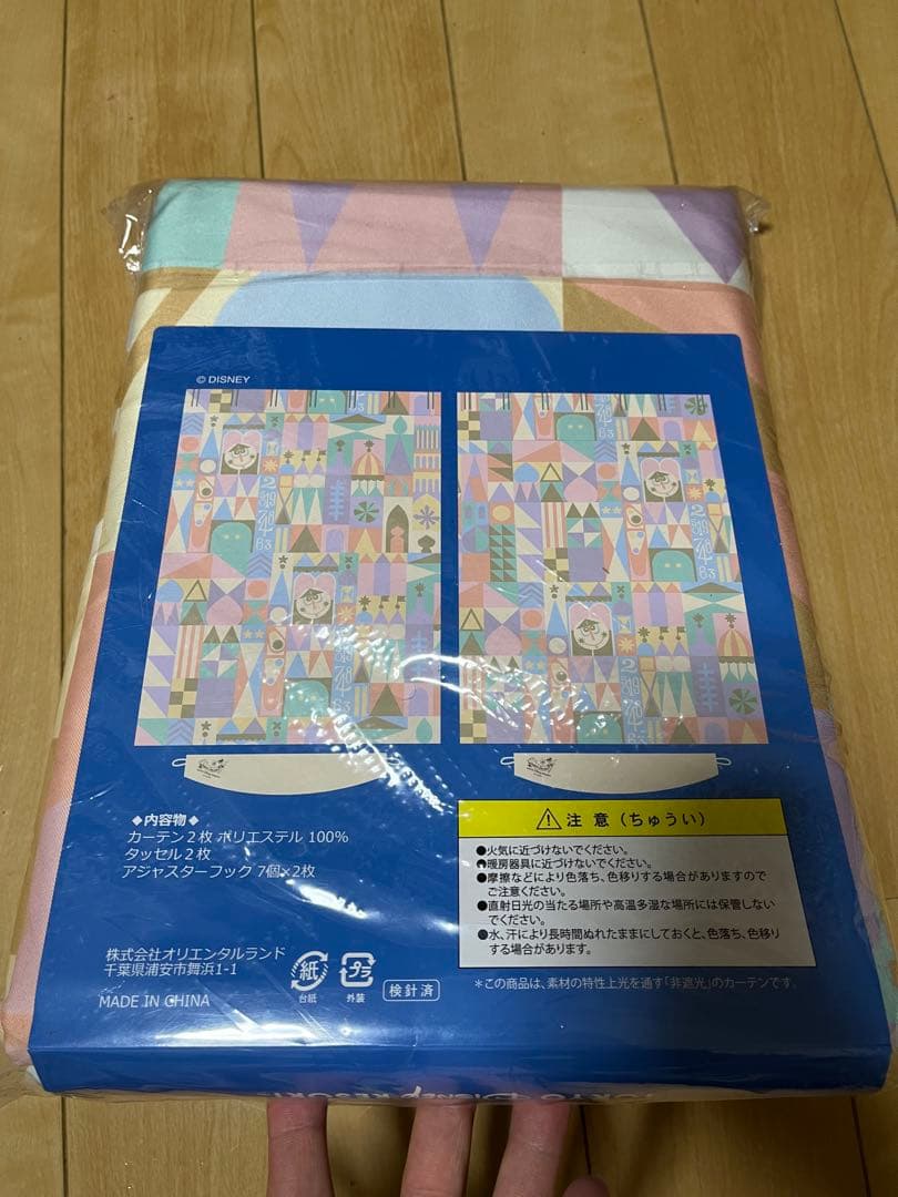 ディズニーランド　イッツ・ア・スモールワールド　カーテン　新品未使用