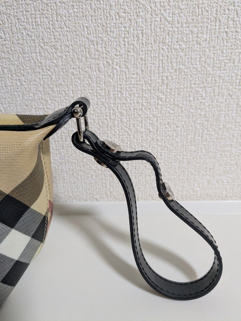 美品★バーバリー ノバチェックポーチ ハンドバッグ ストラップ ブラック レザー