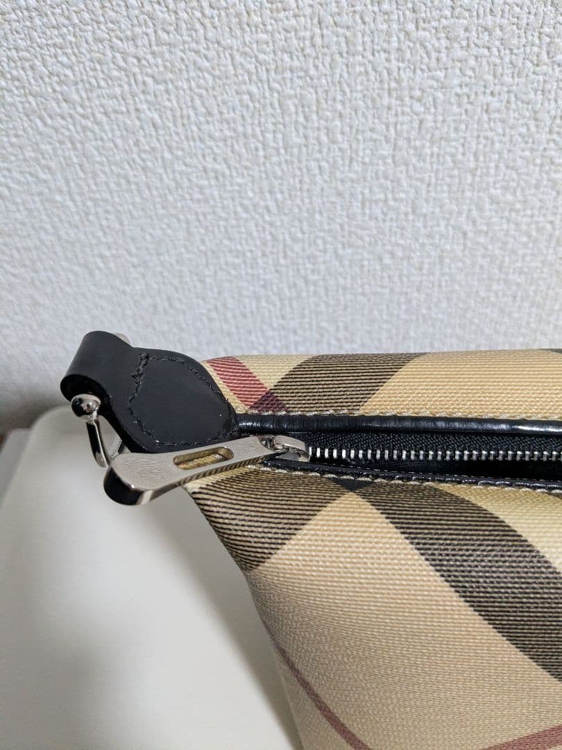 美品★バーバリー ノバチェックポーチ ハンドバッグ ストラップ ブラック レザー