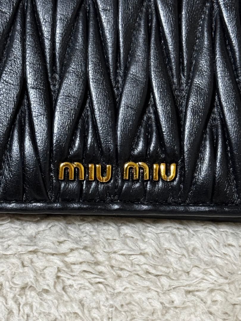 ミュウミュウ MIUMIU 二つ折り財布　マテラッセ
