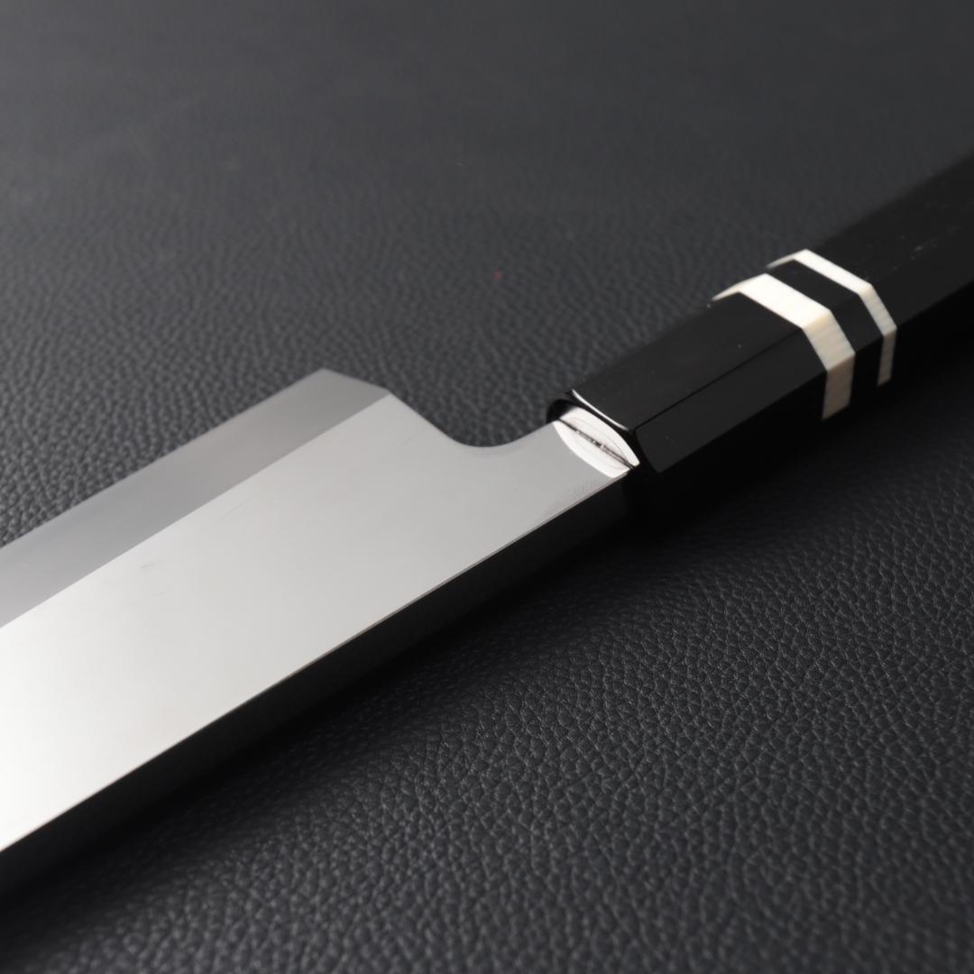 10672鏡面仕上げ出刃包丁 8寸 刺身包丁 本出刃 黒檀黒水牛角白三本巻八角柄