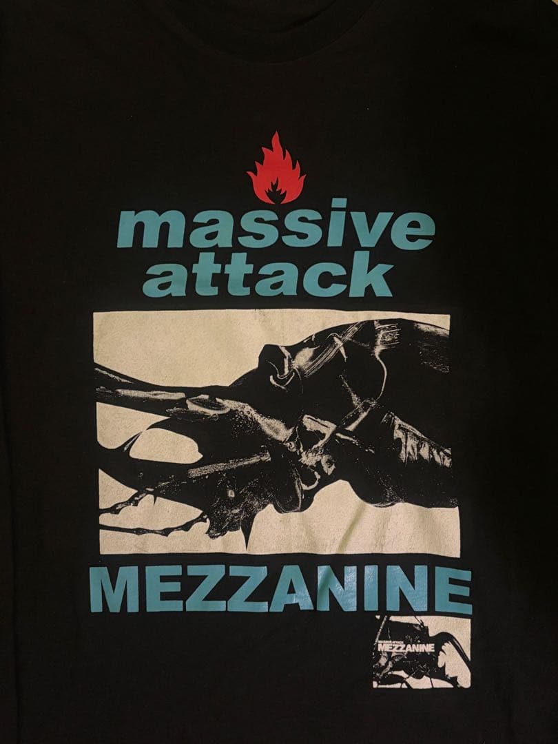 〖値下げ中〗激レアmassive attack マッシヴ・アタック ロンT