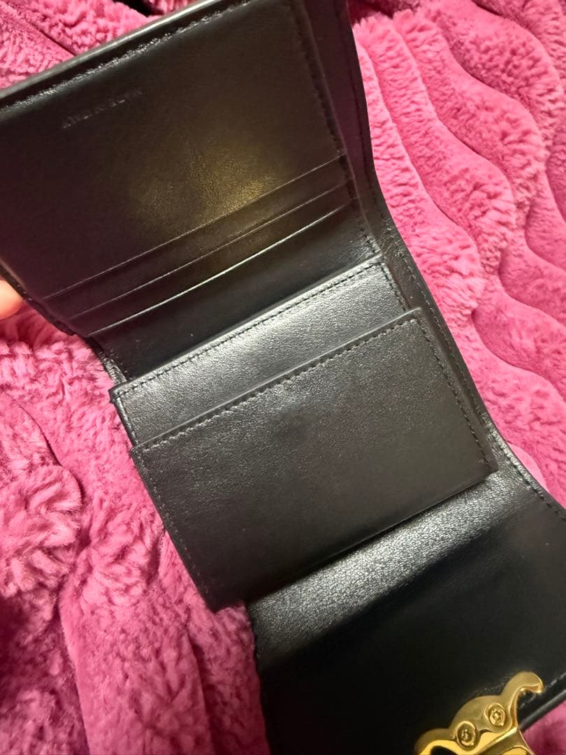 美品 CELINE トリオンフ 三つ折りウォレット（ブラック／ゴールド金具