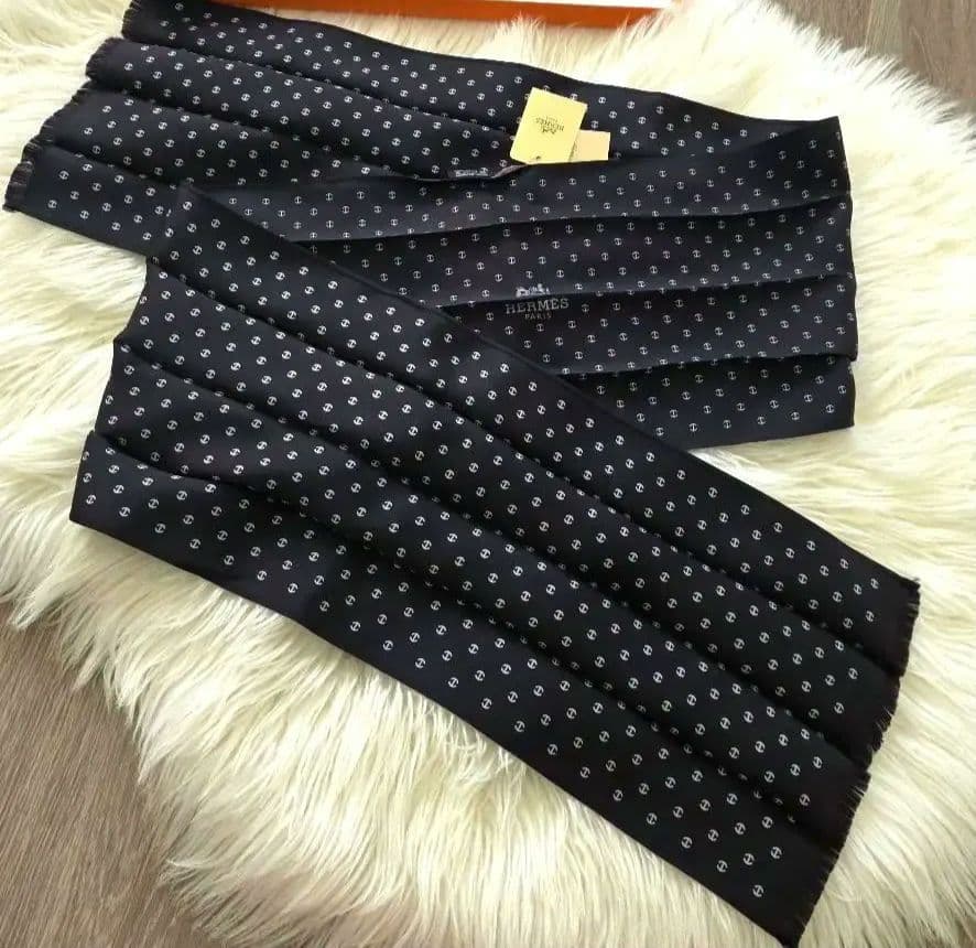 新品・未使用HERMES エルメス タイ スカーフ シルク100% タグ付き