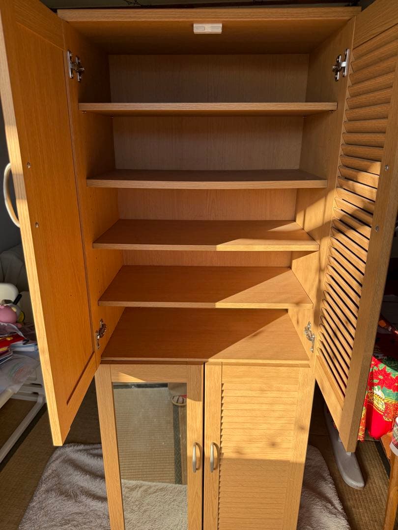 木製食器棚 ガラス扉付き