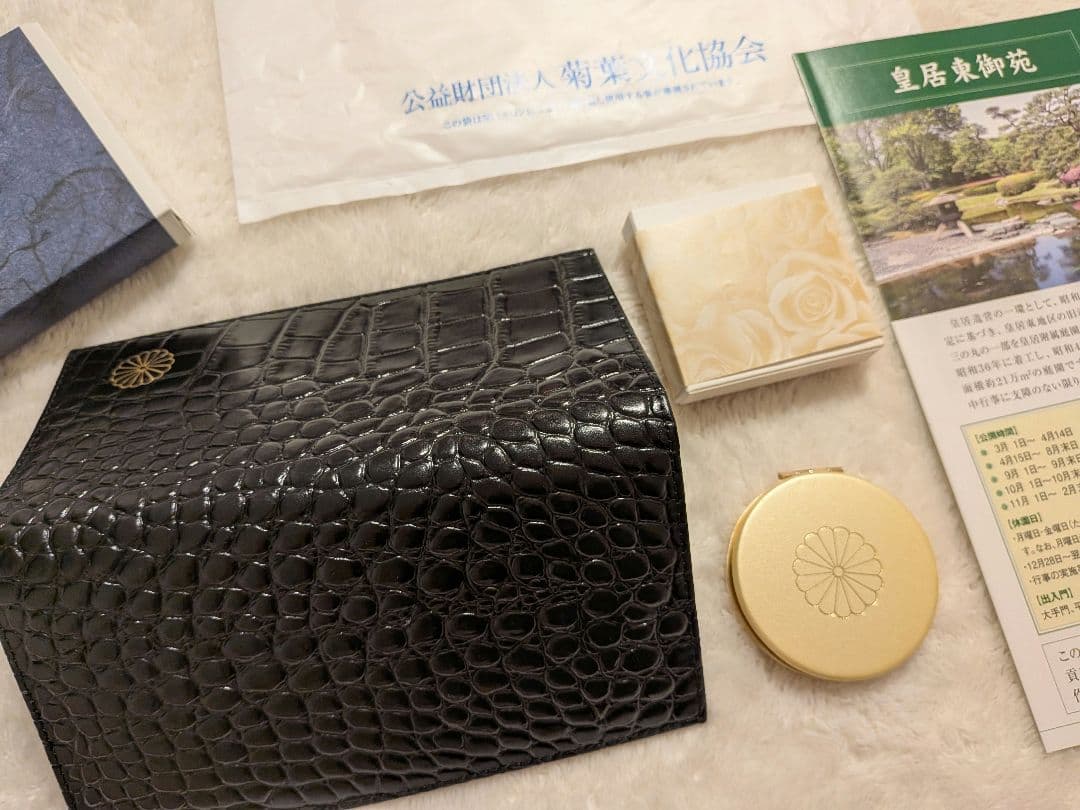 【皇居東御苑限定】黒クロコ調 長財布とゴールドのコンパクトミラー
