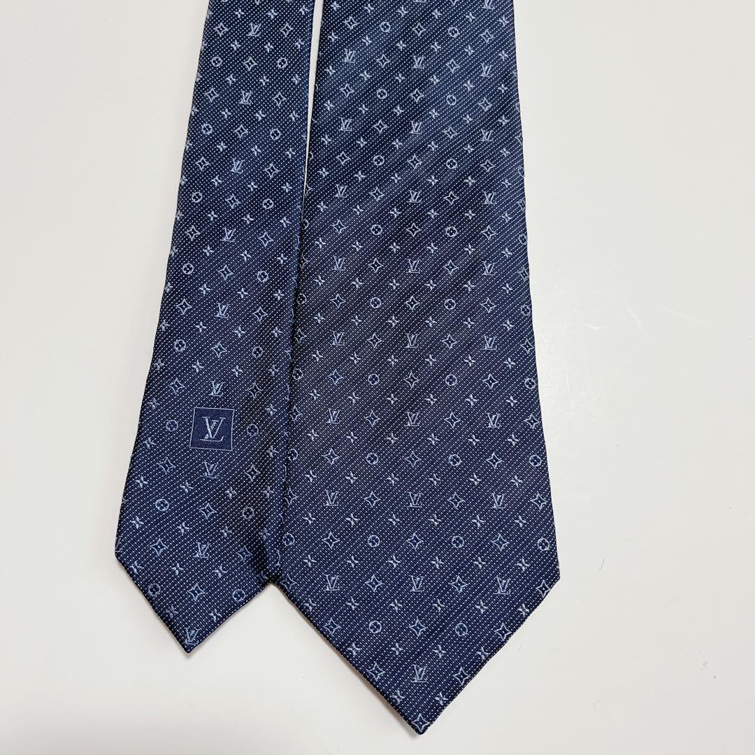 美品 ルイヴィトン ネクタイ ハイブランド モノグラム 光沢 ジャガード織り 紺