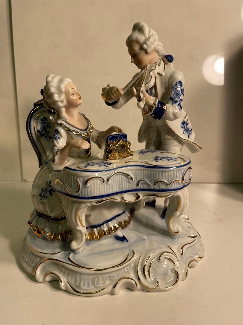 ドレスデン風 ロココ調 陶器フィギュリン 貴族男女 ピアノとヴァイオリン装飾置物