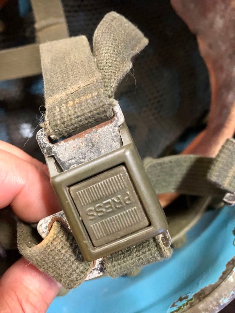 ドイツ連邦軍　ヘルメット　多分本物だと思うんですよう