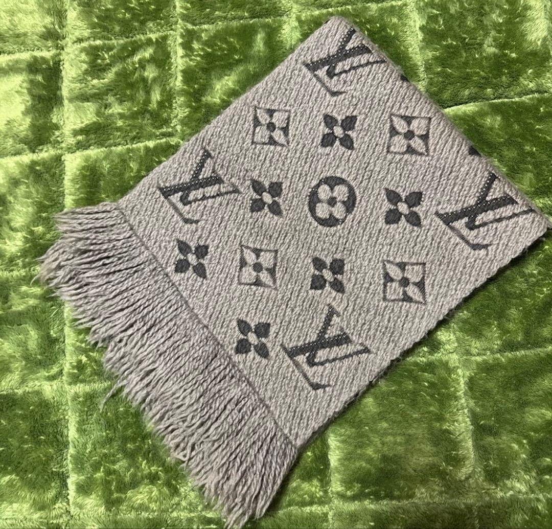 ルイ・ヴィトン モノグラム エシャルプ・ロゴマニア マフラー グレー