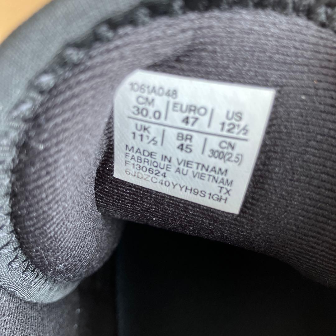 【美品】アシックスNOVASURGE3 30センチ